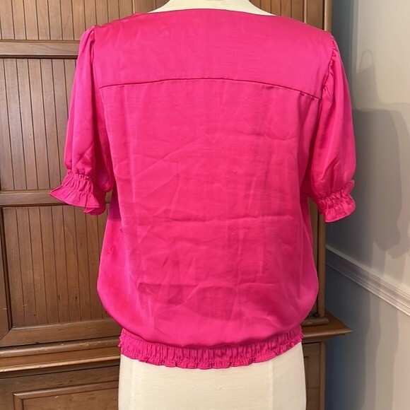 1. State V-neck top Size Sm - Picture 2 of 6